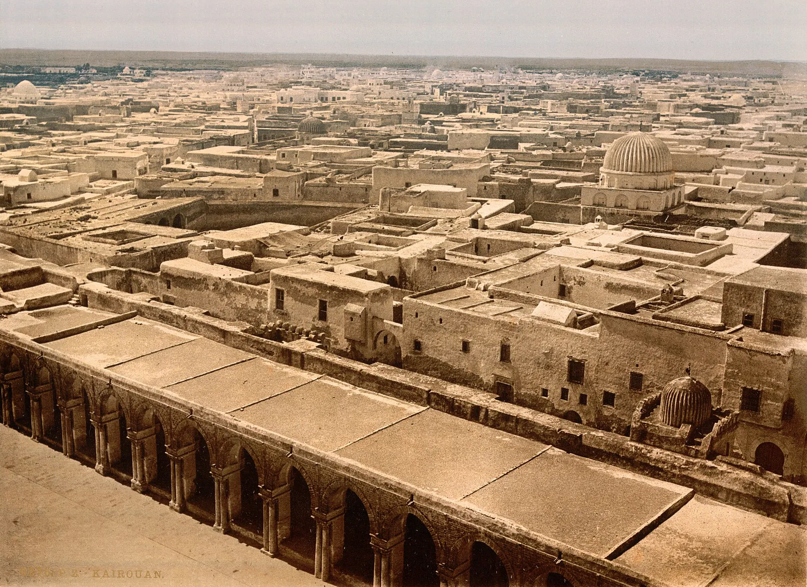 Du haut de la Grande Mosquée, Kairouan, Tunisie, vers 1899
