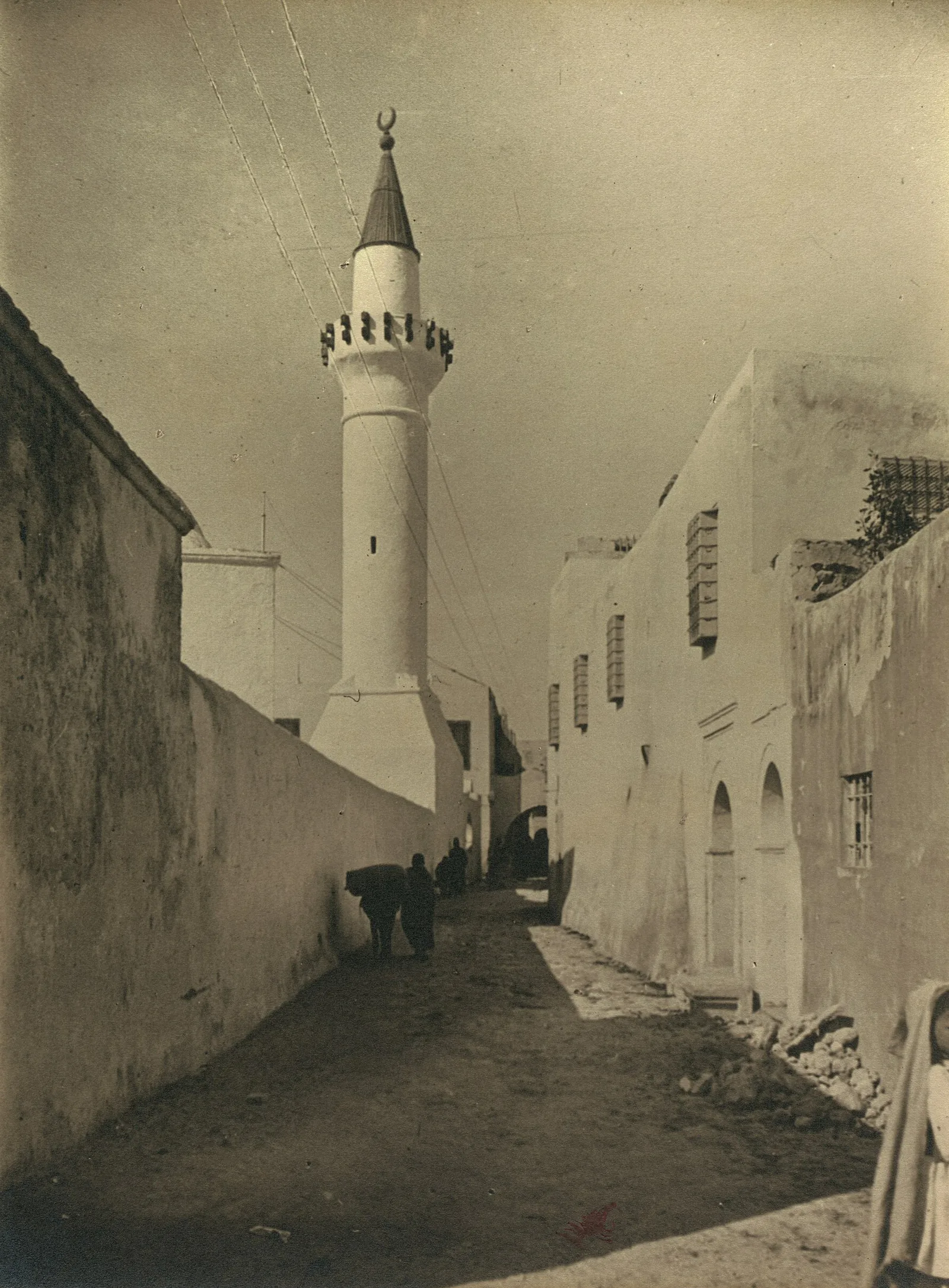 La Rue du minaret, Tripoli, Libye, 1860