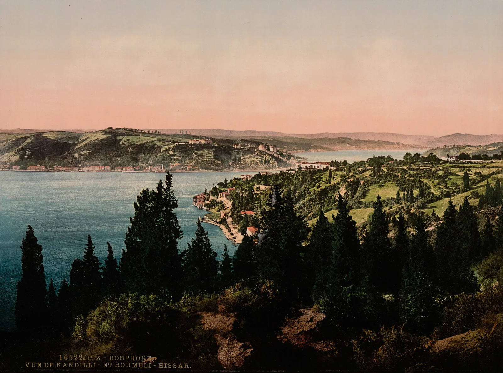 Le Bosphore, de Kandilli à Roumeli-Hissar, Constantinople, Turquie ottomane, 1890–1900