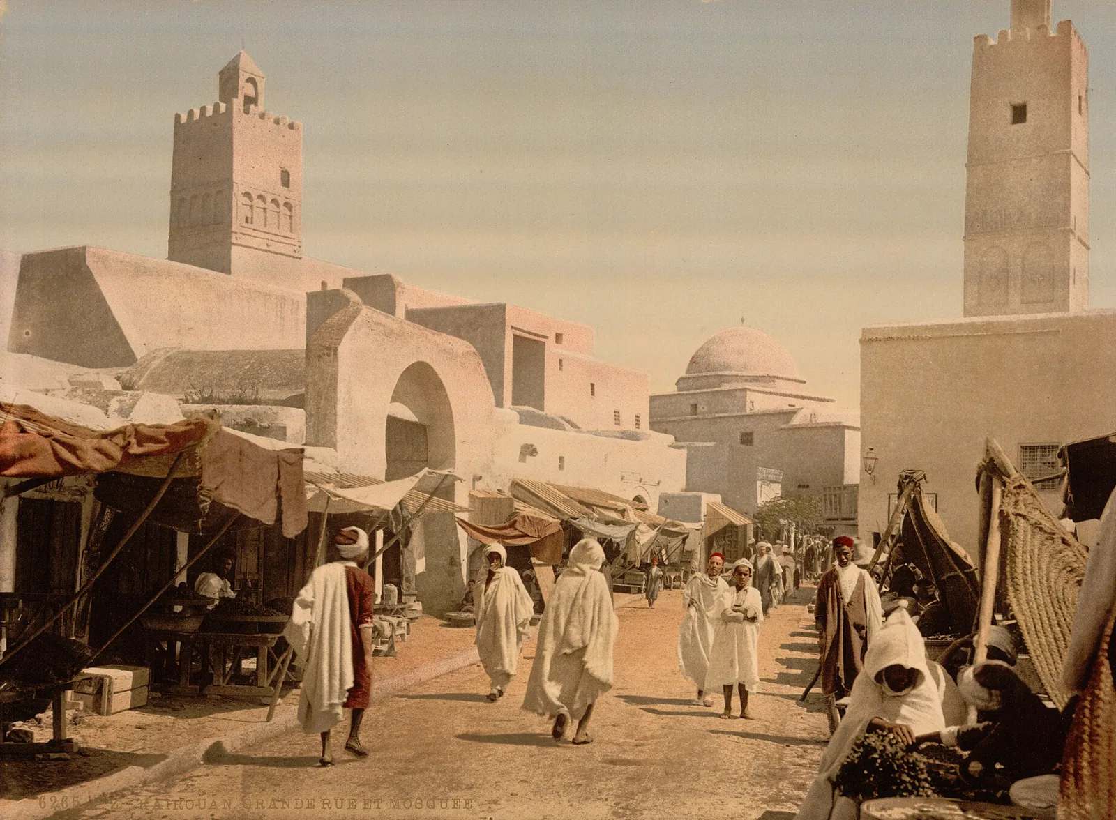 La Mosquée de la rue principale, Kairouan, Tunisie, vers 1899